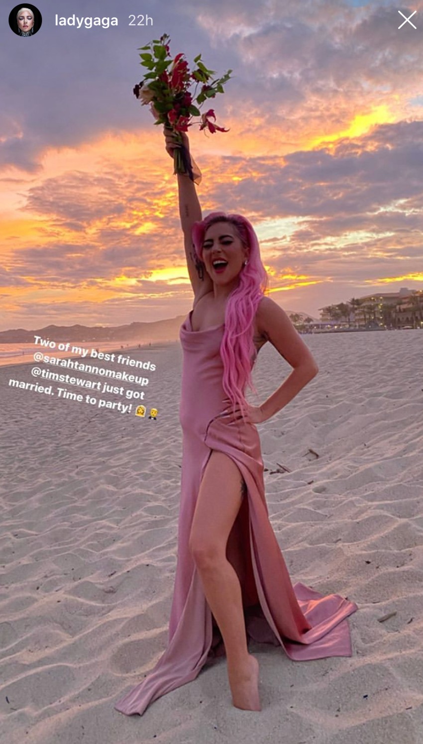 Lejdi Gaga na venčanju drugarice