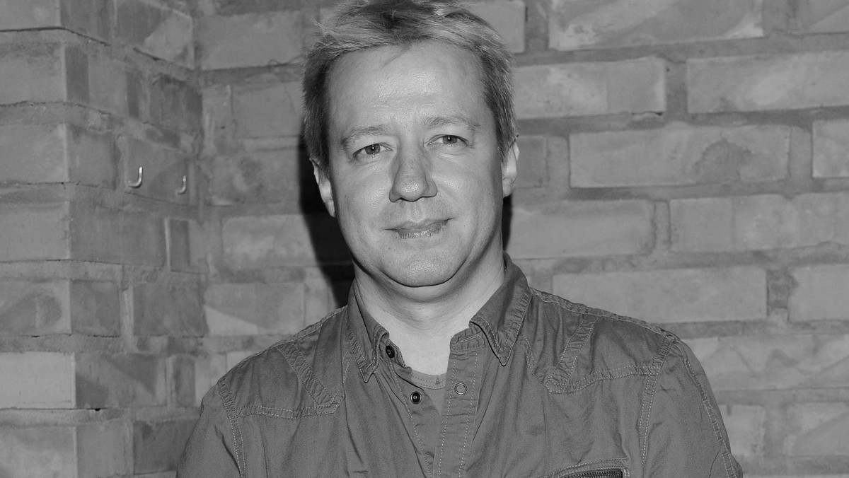 Stanisław Trzciński, menedżer kultury, promotor koncertowy, wydawca płytowy i dziennikarz radiowy, a także dyrektor artystyczny Pozytywne Wibracje Festival i współwłaściciel agencji STX Jamboree. W latach 90. łowca talentów w Polygram/Universal Music. Specjalnie na naszą prośbę zgodził się wspomnieć zmarłego kolegę.