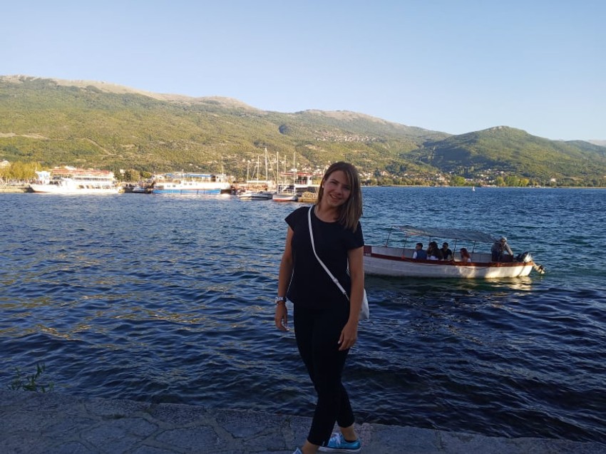 Jovana danas pomaže drugima koji boluju od ove retke bolesti