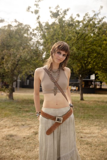 Iskolapéldája annak, amikor a kiegészítőké a főszerep - Anne Vaikenhoff (Hollandia, egyetemista) - Top: PULL&BEAR, Szoknya: SURE, Farmer: JJXX, Ékszer és táska: családi örökség, Öv: Vintage