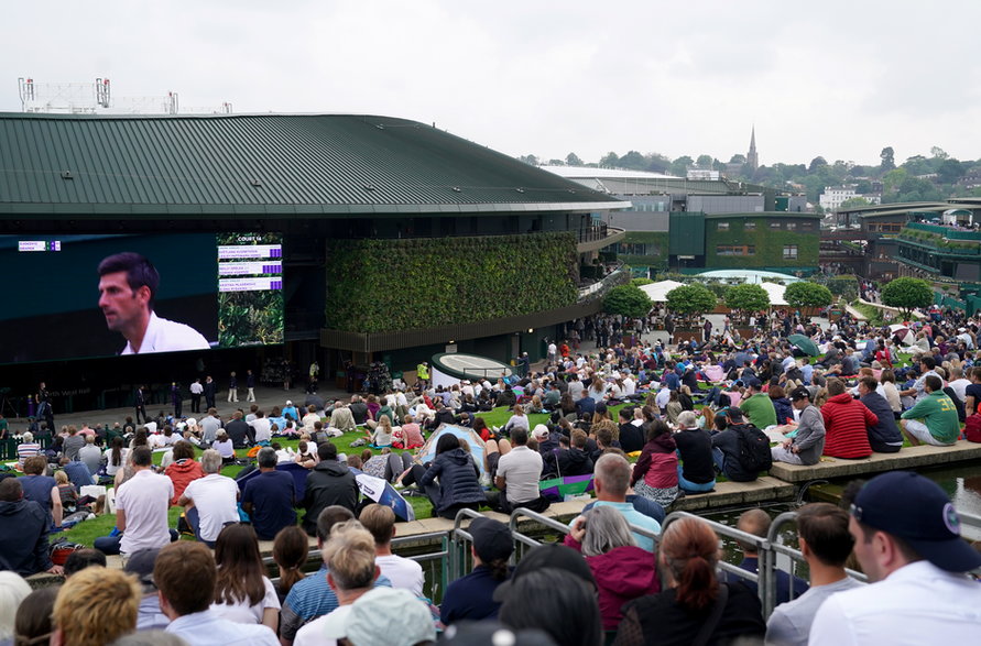 Telebim na północnym krańcu Wimbledonu