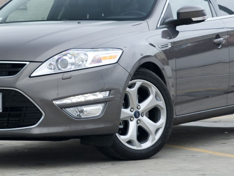 Ford Mondeo IV generacji wszedł do sprzedaży w 2006 roku, zaś od roku 2010 w ofercie znajduje się model poddany liftingowi. Mimo, że następca, Mondeo V generacji, lada chwila zostanie zaprezentowany, aktualny model nadal stanowi ciekawą ofertę