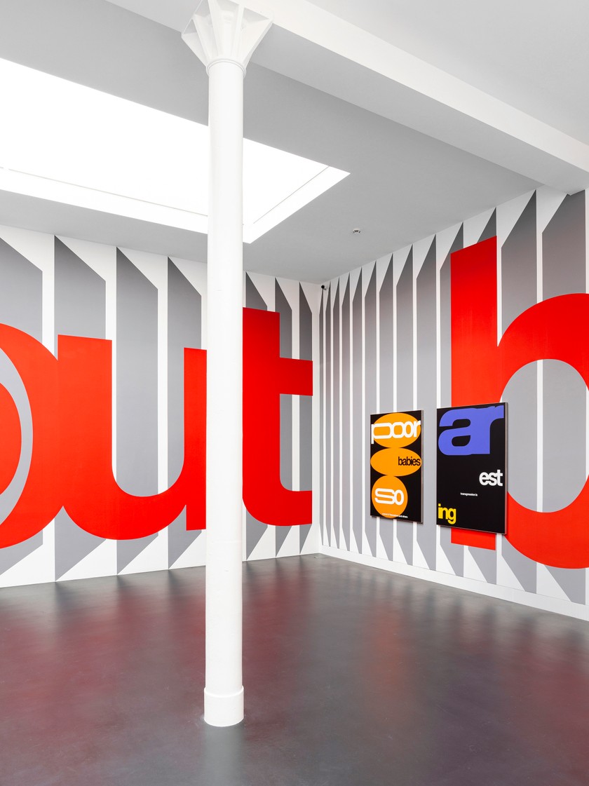 NORA TURATO «But But But», Wandarbeit, Galerie Gregor Staiger, Zürich, 2022. 