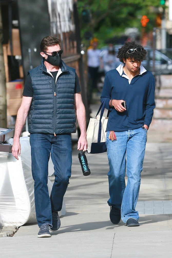 Hju Džekman sa sinom