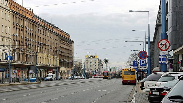 Ratusz Warszawy przyspiesza projekt zwężenia Alej Jerozolimskich, źródło: Wikimedia Commons / Lukas Plewnia