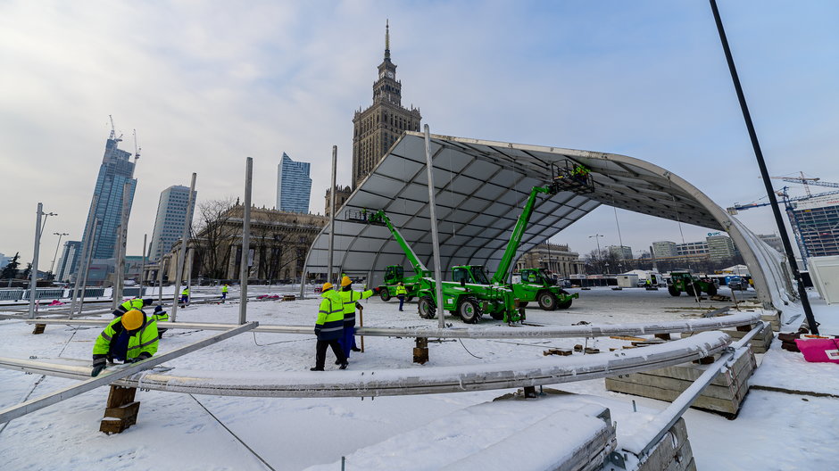 Trwa budowa studia WOŚP na placu Defilad w Warszawie