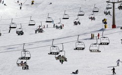 W górach aura łaskawa dla narciarzy. Trasy wciąż otwarte