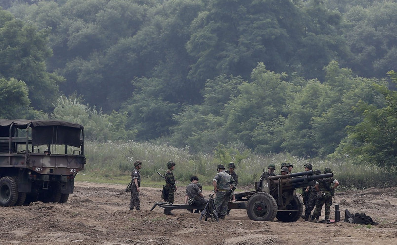 Żołnierze południowokoreańscy na ćwiczeniach niedaleko strefy zdemilitaryzowanej w Paju, w prowincji Gyeonggi