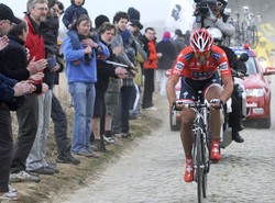 Kolarz używał roweru z silnikiem?