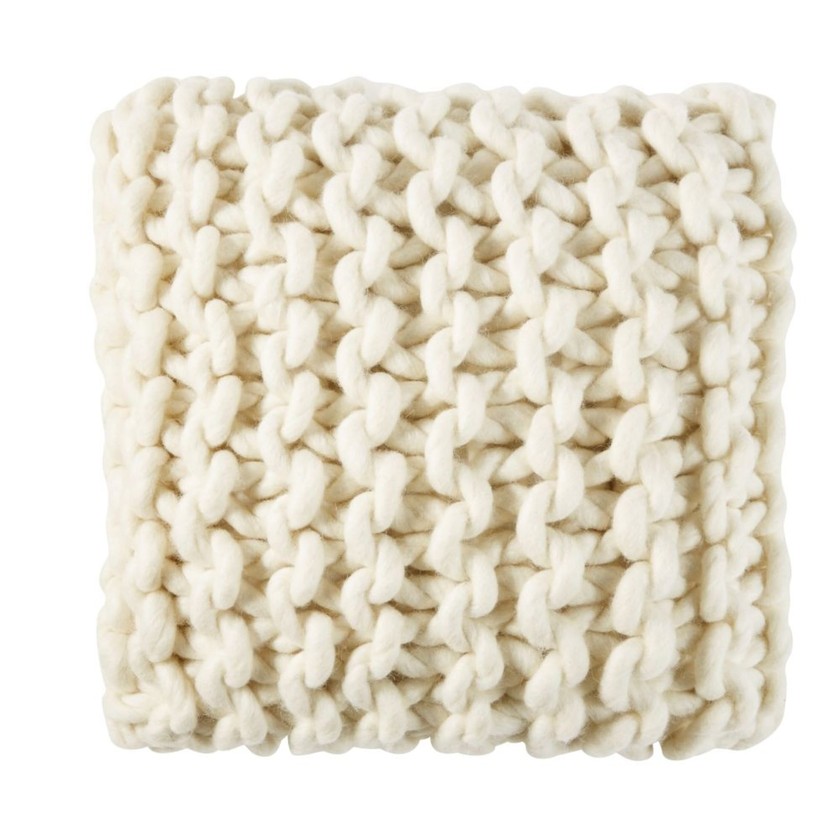 Ecrufarbenes Kissen aus Baumwolle und gewebter Wolle von Cosy für 44.95 Franken, via Maisons du Monde.
