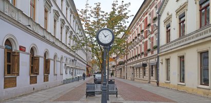 Randka pod zegarem? Tylko o której? Uważaj, bo Łódź to miasto, gdzie zrobisz dwa metry po Piotrkowskiej i dopada cię zmiana czasu