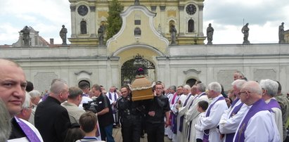 "Szerokiej drogi do Nieba". Motocykliści pochowali swojego duszpasterza