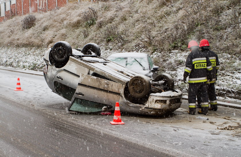 wypadek na śliskiej drodze w Trójmieście