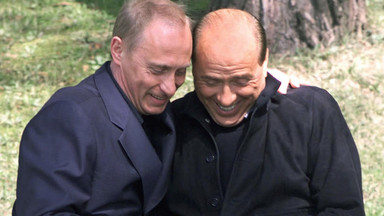 Byli nazywani "dziwną parą polityki międzynarodowej". Tak wyglądała relacja Putina i Berlusconiego [ZDJĘCIA]