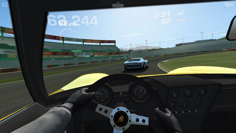 Bardzo podstawowa jakość grafiki wyświetlanej w grze Real Racing 3 pokazuje, że Adreno 308 nie należy do zaawansowanych technicznie układów graficznych.