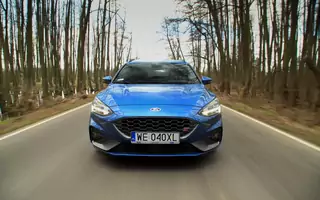 Ford Focus ST – dużo frajdy przy niskim spalaniu