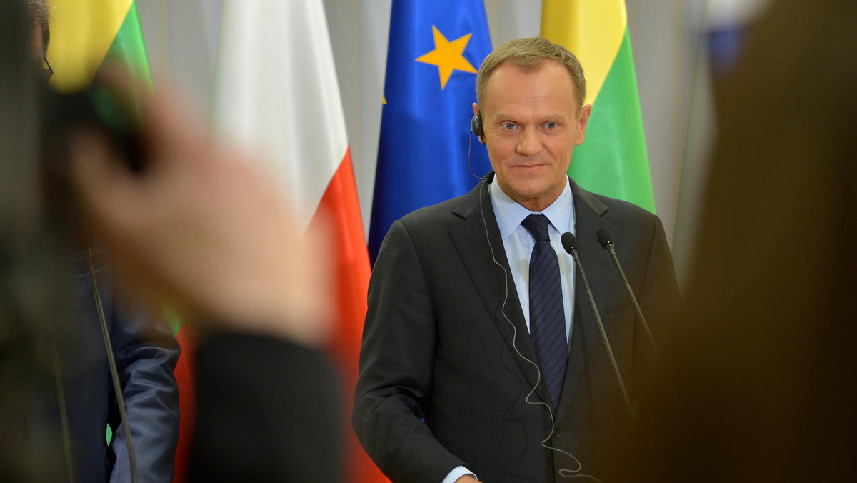 Premier Donald Tusk powiedział, że Polska oczekuje jednoznacznych działań ze strony Komisji Europejskiej tak, "by nie było mowy o tym, aby Rosja mogła wybierać sobie kogoś z grona państw UE i ze względów politycznych ograniczać import z danego kraju".