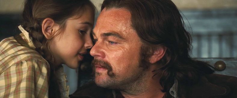 Julia Butters i Leonardo DiCaprio w filmie "Pewnego razu w... Hollywood"