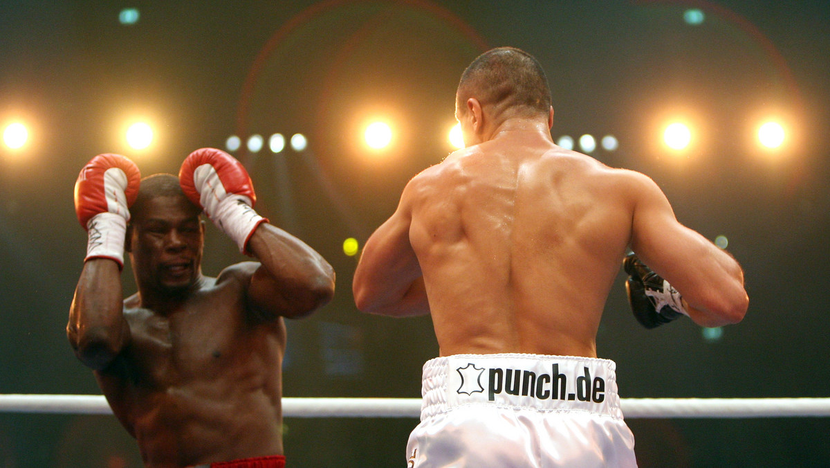 Jermain Taylor (33-4-1, 20 KO), który niedawno trafił do aresztu m.in. w związku z podejrzeniami o usiłowanie zabójstwa i przez dłuższy czas nie będzie mógł bronić pasa IBF wagi średniej, został pozbawiony tytułu mistrza świata. Federacja do walki o wakujące trofeum wyznaczyła Hassana N'Dama N'Jikama (31-1, 18 KO) i Felixa Sturma (39-4-3, 18 KO).