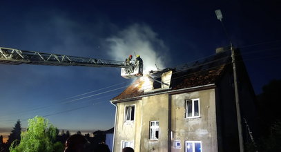 Dramat w Jegłowniku. W nocy obudził ich ogień. Matka z dziećmi skakała z okna