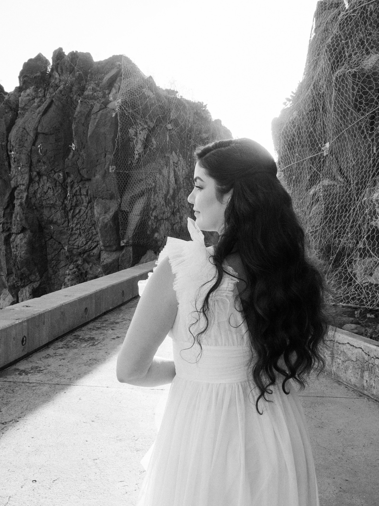 Celeste Buckingham vyzerala počas natáčania klipu ako nevesta. 