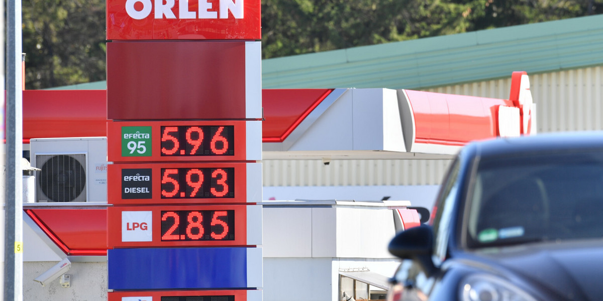 Ceny paliw na Orlenie spadły poniżej 6 zł.