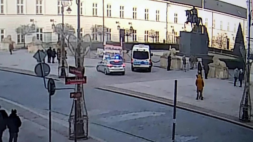 Dojazd pod Pałac Prezydencki zajął policji 10 minut