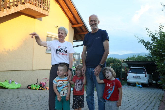 Rada sa suprugom i decom