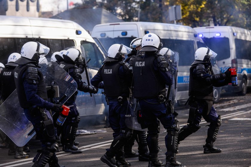 Protest przeciwko ograniczeniom związanym z koronawirusem