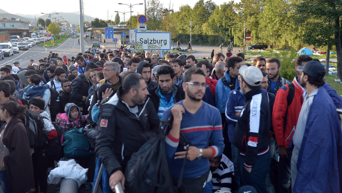 Kanclerz Austrii Werner Faymann zaapelował o "nowe, lepsze" zasady w sprawie migracji i domagał się zwołania unijnego szczytu poświęconego migrantom, którzy tysiącami kierują się do Chorwacji w poszukiwaniu trasy wiodącej do zachodniej Europy.