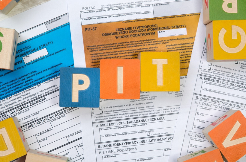 Formularz PIT-OP Oświadczenie o przekazaniu 1 proc. podatku organizacji pożytku publicznego przeznaczony jest dla podatników podatku dochodowego od osób fizycznych, którzy otrzymali od organu rentowego roczne odliczenie podatku na formularzu PIT-40A, a podatek wynikający z tego rozliczenia jest podatkiem należnym, i chcą przekazać 1 proc. należnego podatku na rzecz wybranej OPP – informuje resort finansów