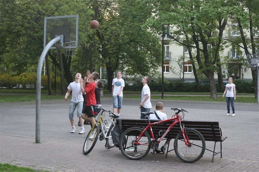 Nie zabierajcie nam placu zabaw!