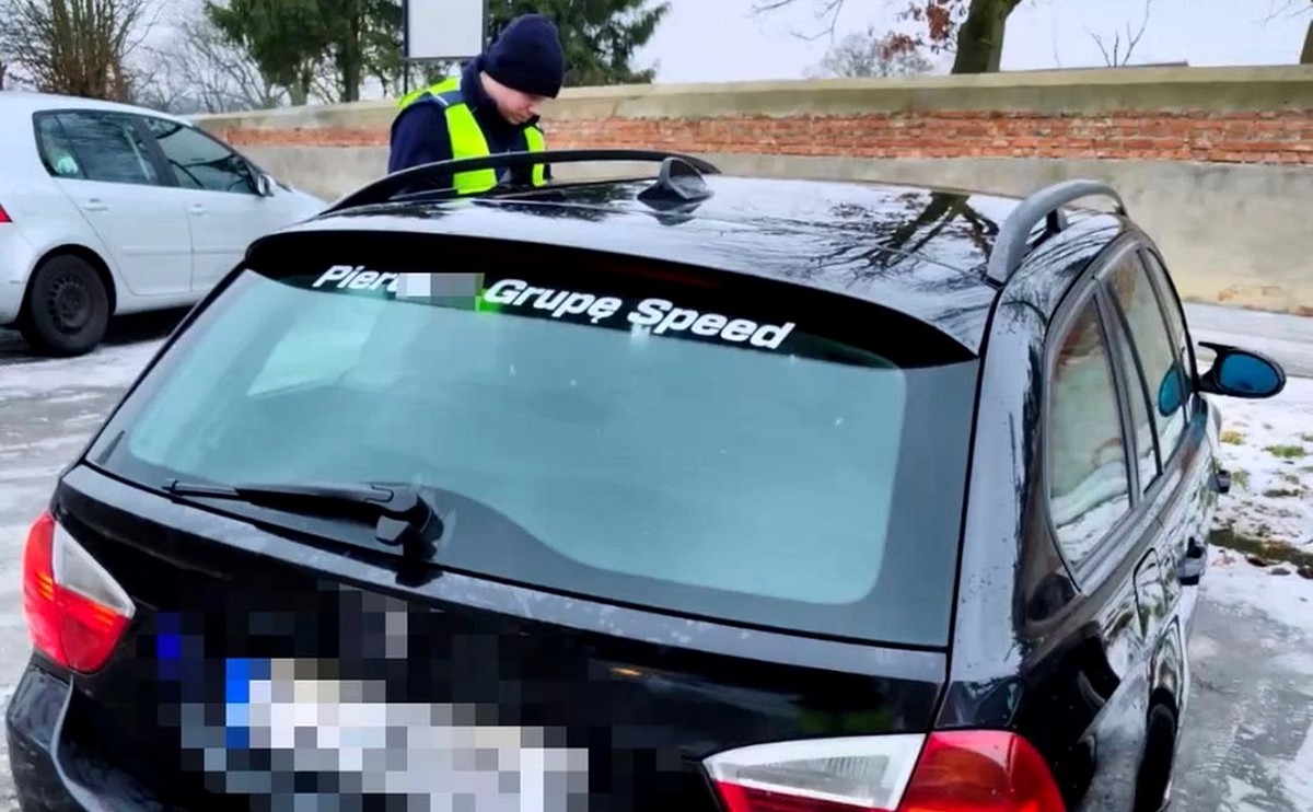 BMW z wulgarnym napisem na szybę zatrzymane przez grupę SPEED