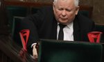 Obolały Kaczyński w Sejmie