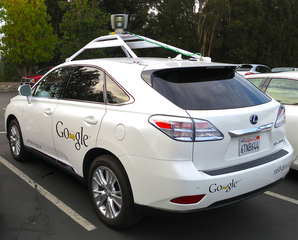 Autonomiczny samochód Google’a miał wypadek. Ucierpiały 4 osoby