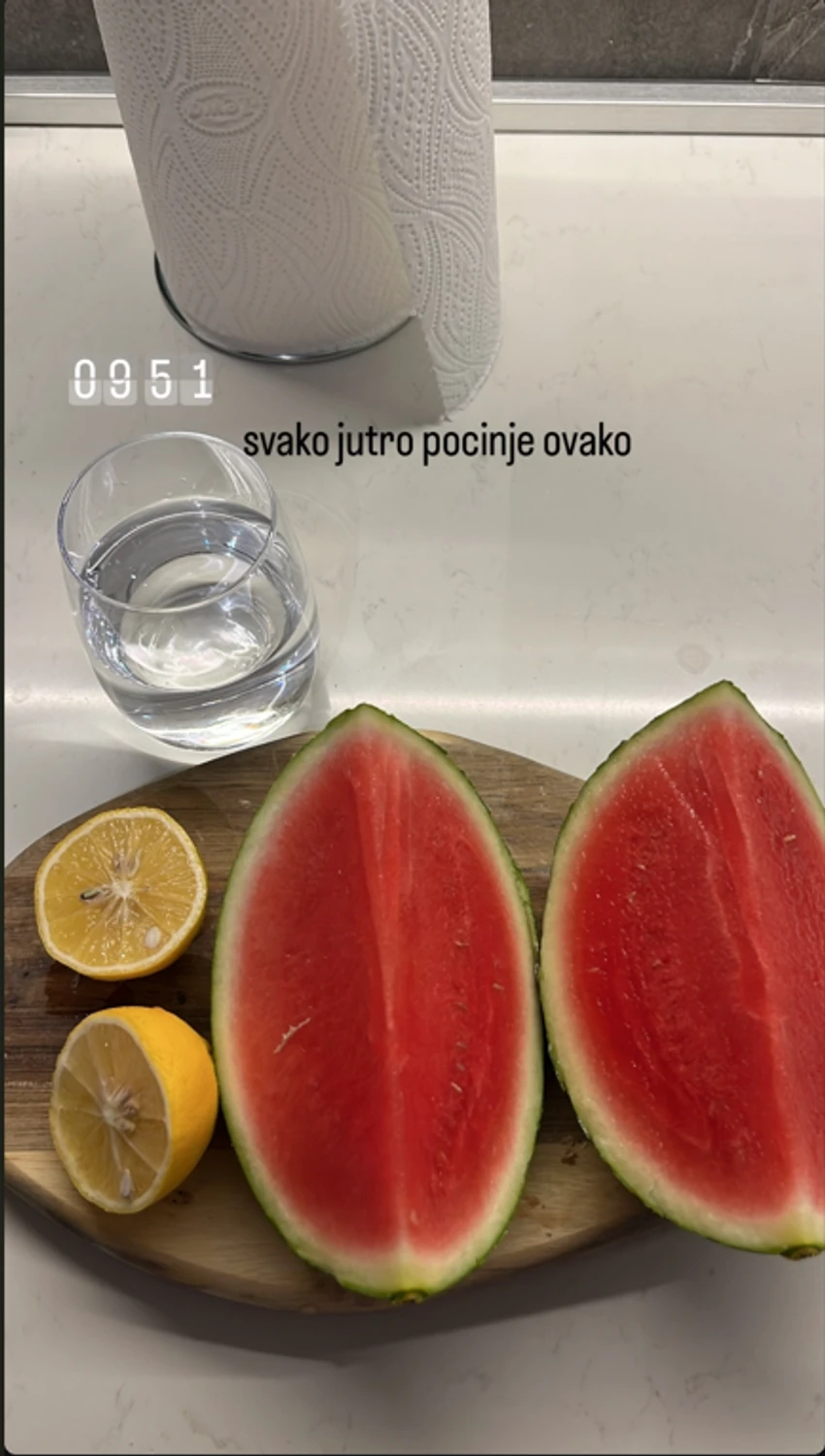 Bivši rijaliti učesnik se nabildovao i ne prestaje da se snima razgolićen