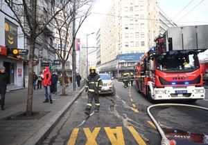 Požar u zgradi pored hotela na Terazijama