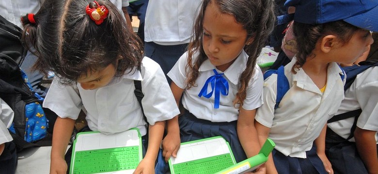 Dzieci nie wiedzą jak zawiązać buty, ale znają się na komputerach