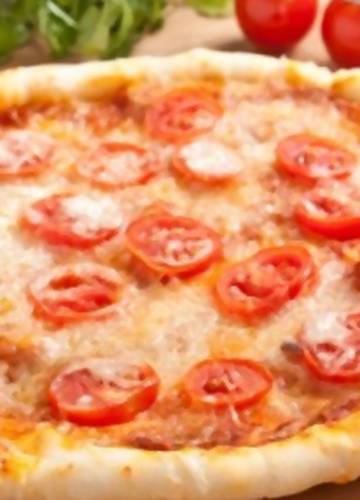 Domowa pizza bez drożdży - przepis na pizzę bez drożdży | Ofeminin