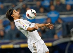 Dziennikarze zatrzymani po opublikowaniu zdjęcia piłkarza i jego partnerki