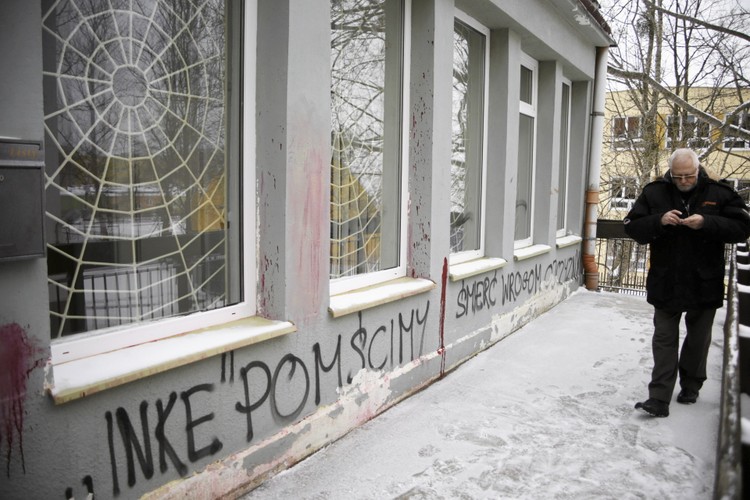 Zniszczone biuro Joanny Senyszyn