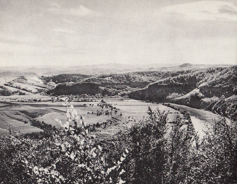 Obszar Jeziora Solińskiego przed ukończeniem budowy Zapory w Solinie, 1968 r.
