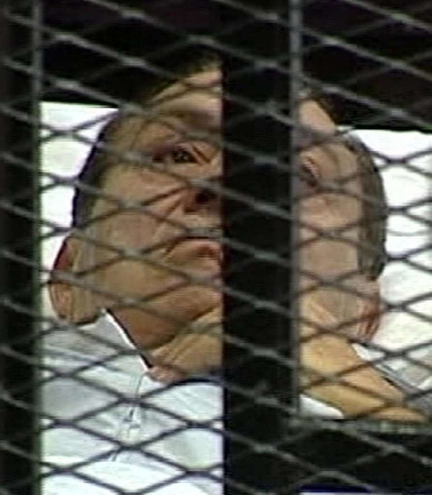 Mubarak przed sądem. Na leżąco!