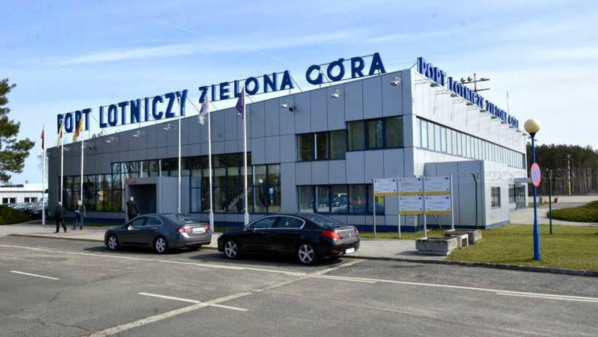 Port Lotniczy Zielona Góra/Babimost obsłużył w 2017 r. rekordową liczbę pasażerów – 17,7 tys. To wzrost o 103 proc. w porównaniu z rokiem poprzednim; wówczas było to 8,7 tys. pasażerów – poinformował Urząd Marszałkowski Województwa Lubuskiego.