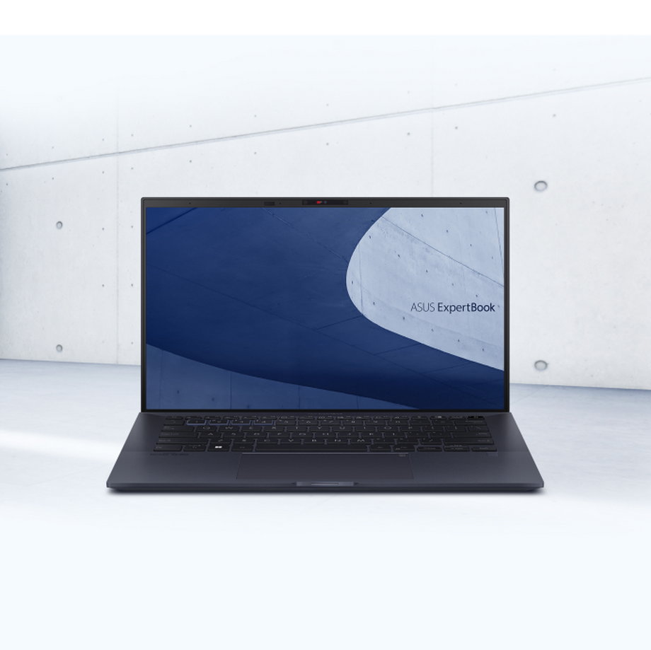 Asus ExpertBook B9 - ultralekki (880 gram) laptop z zabezpieczeniami klasy korporacyjnej i baterią pozwalającą na cały dzień działania to dobre rozwiązanie zarówno do pracy z biura, jak i z domu. | Fot. Materiał Partnera
