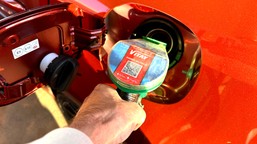 paliwo po 4,99 zł za litr. od 23 grudnia wielka obniżka cen. co się dzieje?