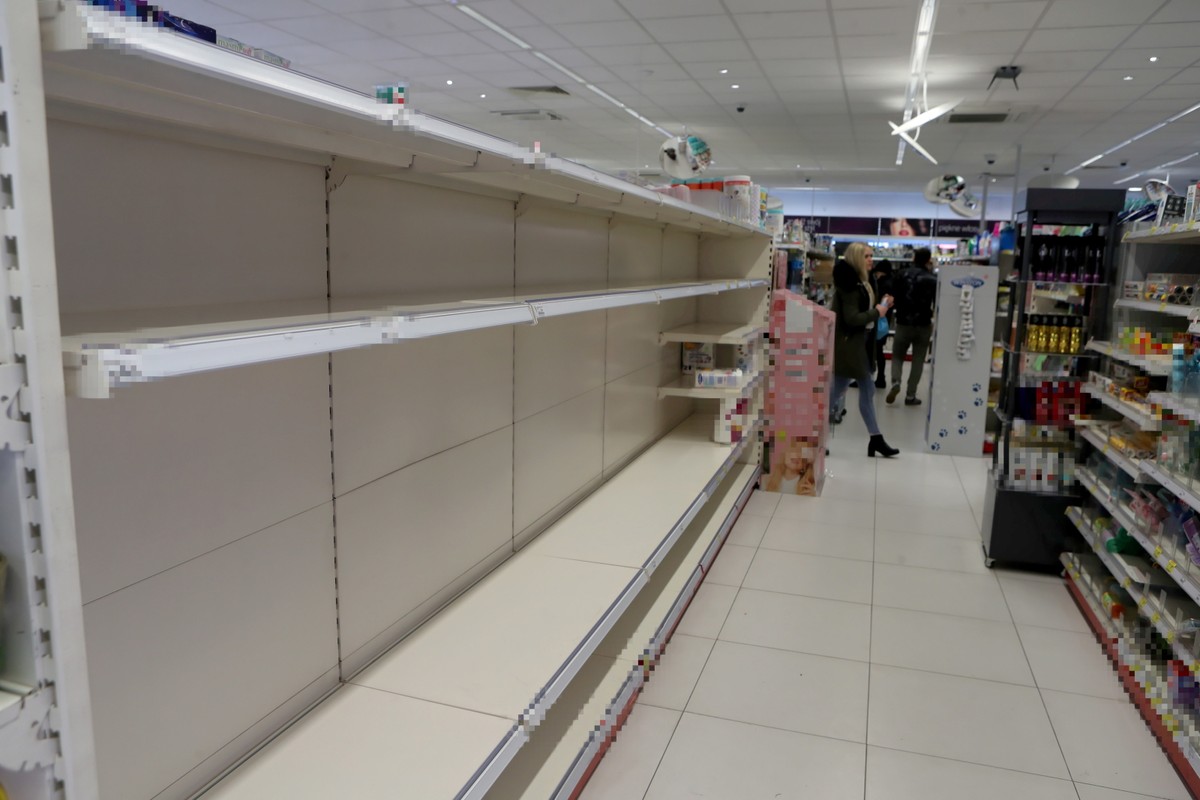 Puste półki w łódzkim sklepie