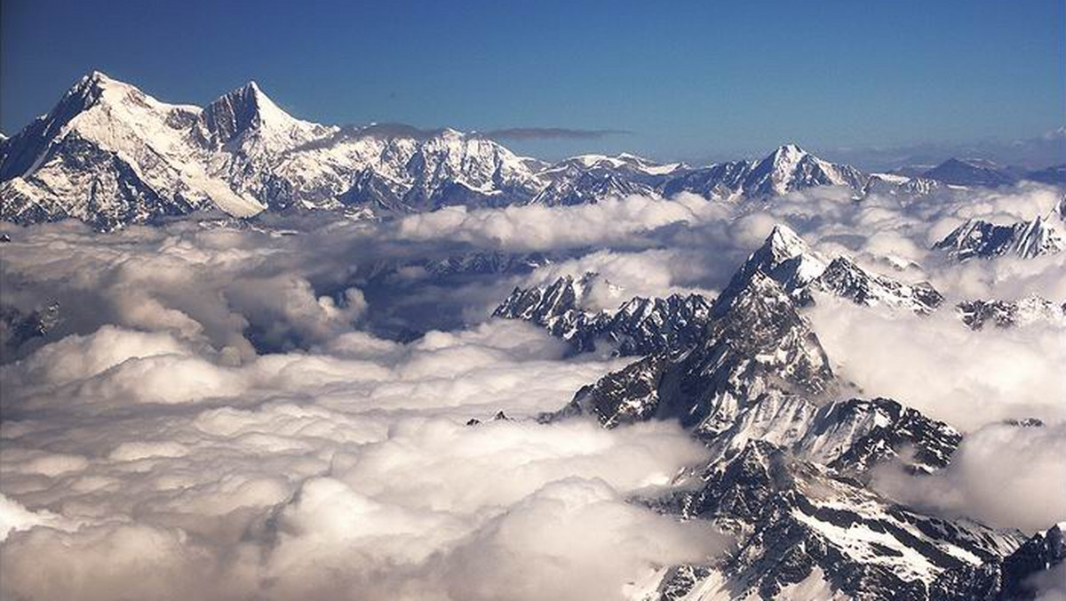 Anna Czerwińska, po najwyższym Mount Evereście, weszła na najmniejszy z ośmiotysięczników, leżącą w Tybecie Shishapangmę (8027 m). Nie powiodła się jej wcześniejsza próba stanięcia na Cho Oyu (8153 m).