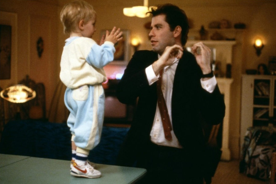 John Travolta w filmie "I kto to mówi" (reż. Amy Heckerling)