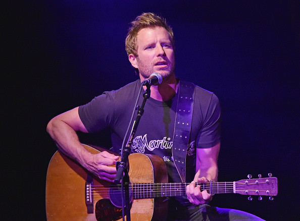 Dierks Bentley wspiera walkę z koronawirusem